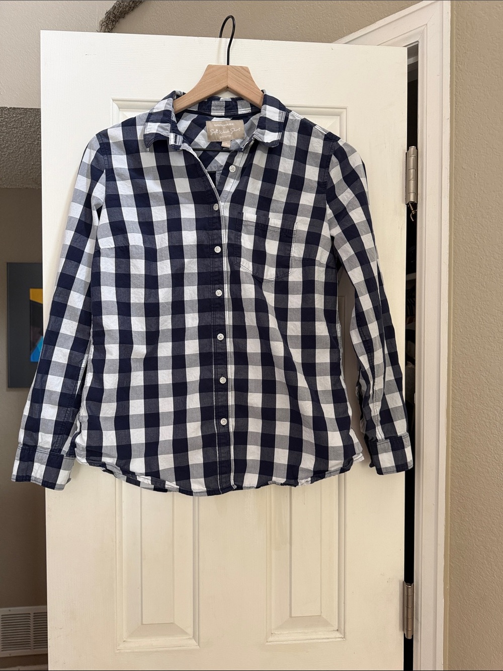 Banana Republic Soft Wash Navy and White Buffalo Plaid Button-Up / Down Shirt S